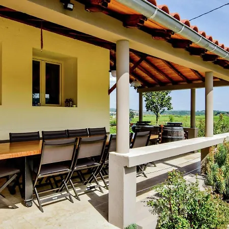 Les Poujols 6 Pers Hébergement de vacances *