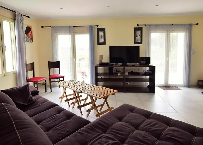 Les Poujols 6 Pers Hébergement de vacances *